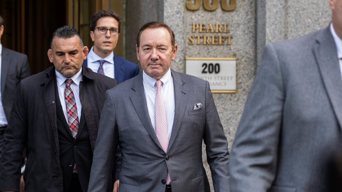 Kevin Spacey leaves New York courtroom
