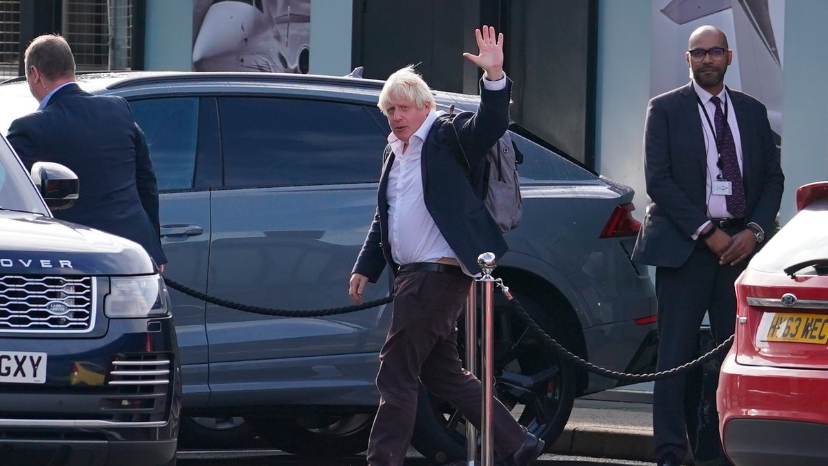 Boris Johnson ‘booed’ on flight from Caribbean vacation to London for political comeback: report