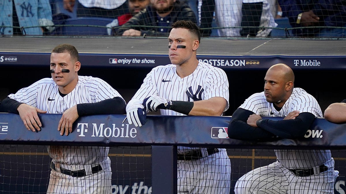 Aaron Judge reacts to getting booed by Yankees fans after hitless Game 3