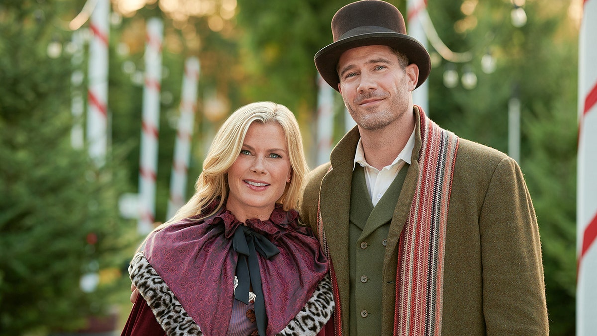 Alison Sweeney and Luke MacFarlane in character