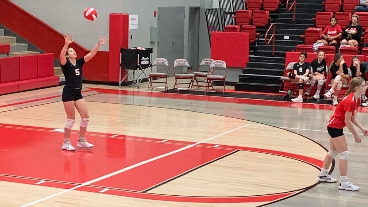 Amelia Ford playing volleyball