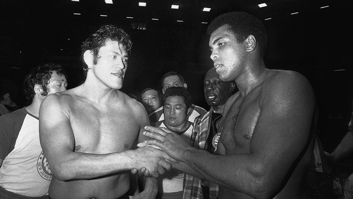 Antonio Inoki and Muhammad Ali in 1976