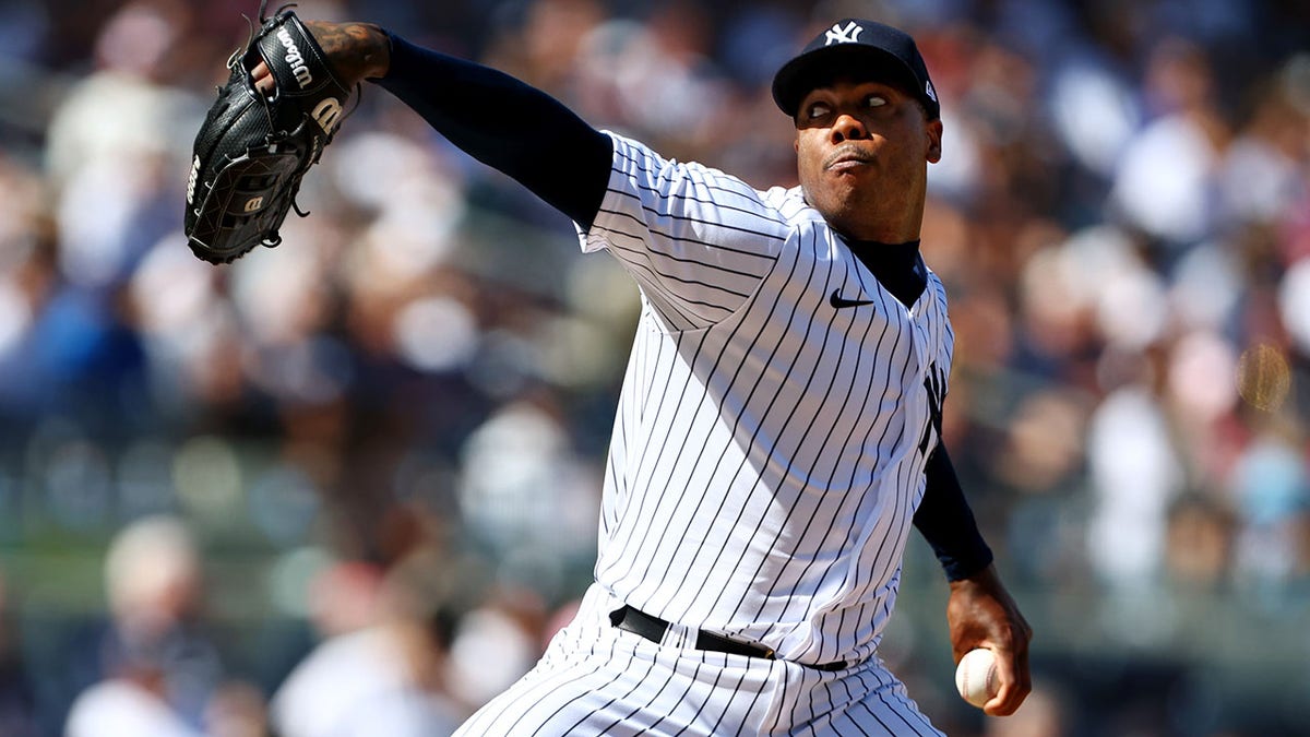 Report: Ex-Yankees Reliever Aroldis Chapman to Sign With Royals
