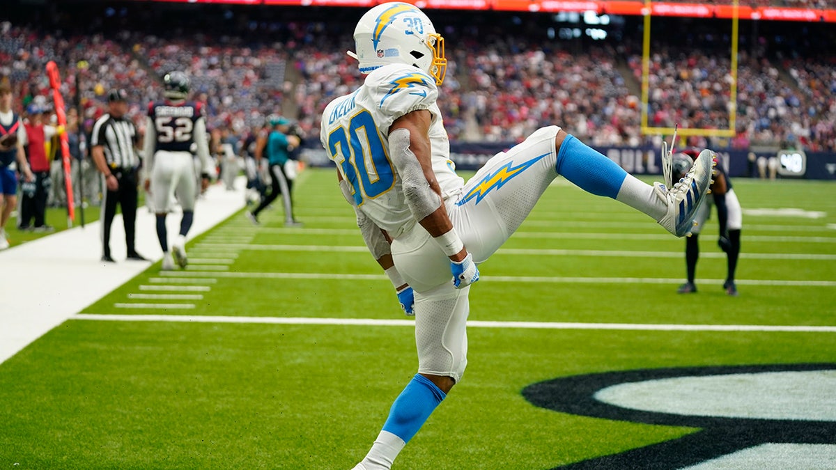 Chargers' Austin Ekeler, Justin Herbert silence Texans – Orange County  Register