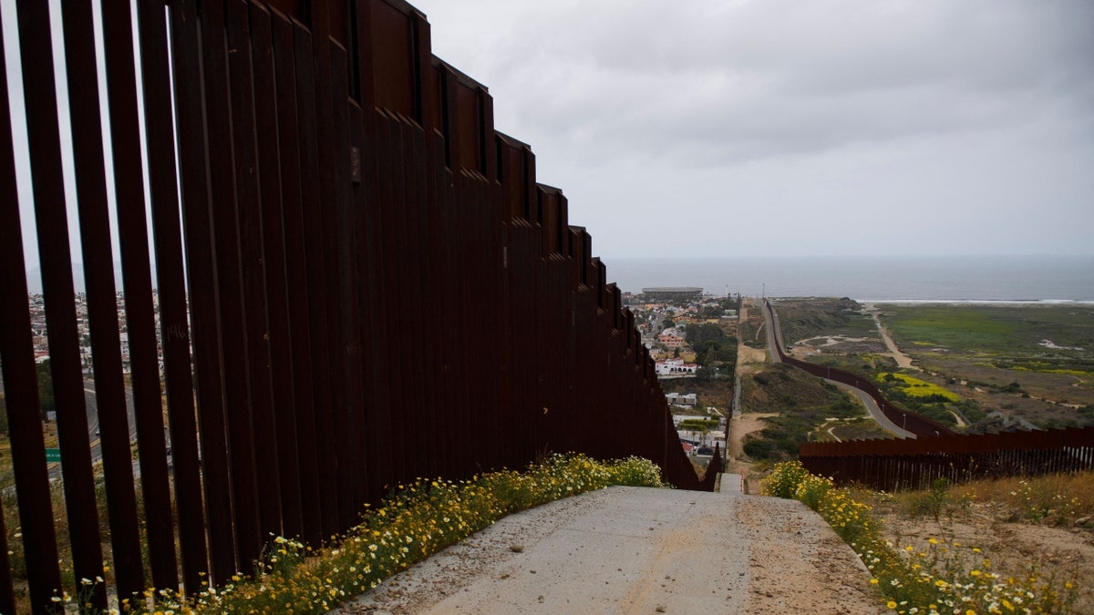 الحدود بين الولايات المتحدة والمكسيك