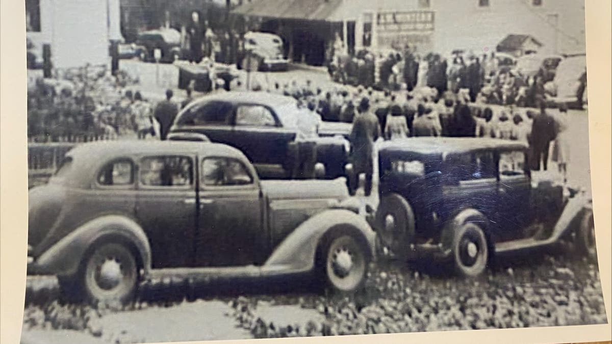 Vintage photo of a crowd gathered in Centermoreland, Pennsylvania