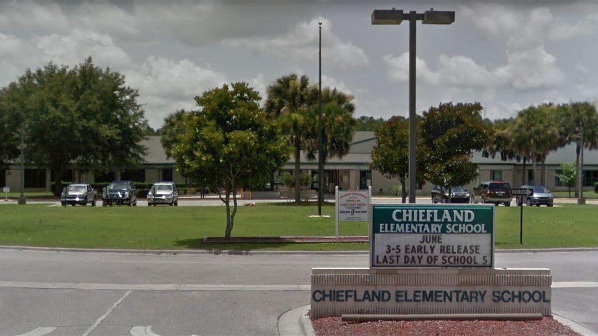 Chiefland Elementary School sign