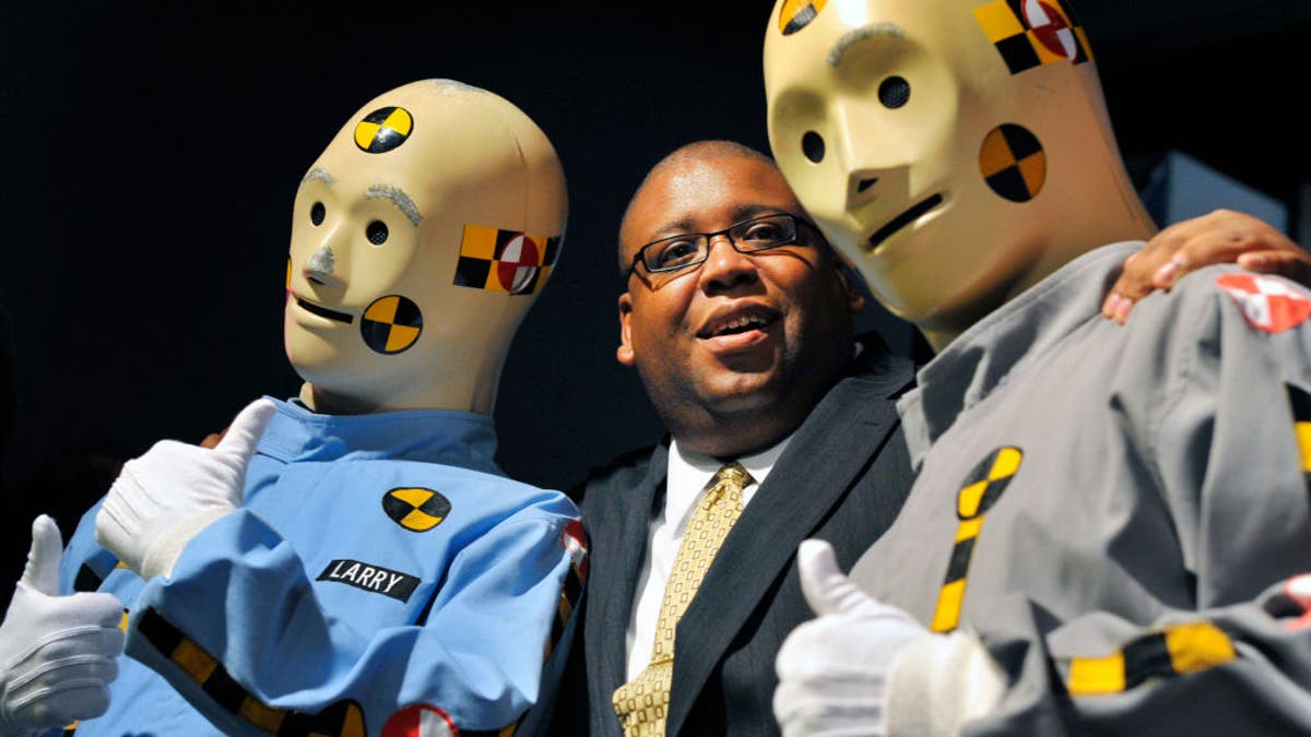 Crash-test-dummies-with-human-10-22.jpg