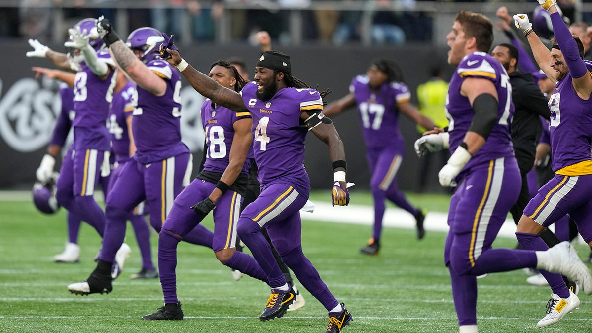 Vikings players celebrate