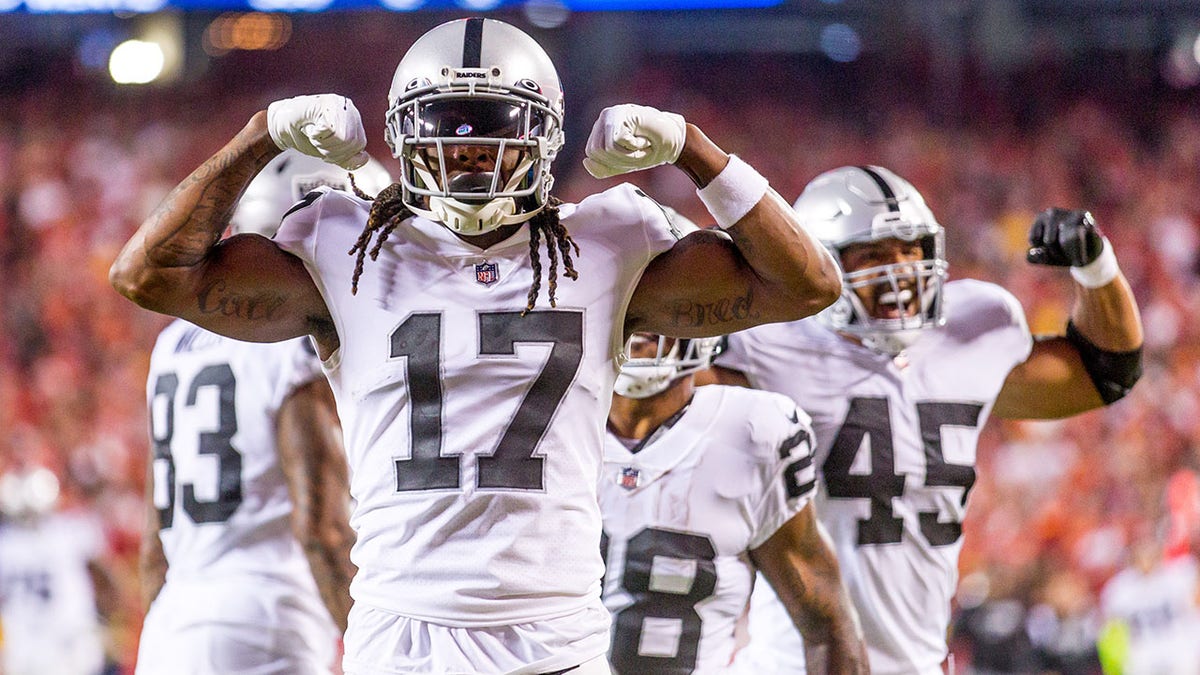 Photographer shoved by Raiders' Davante Adams files police report, alleging  injury: reports
