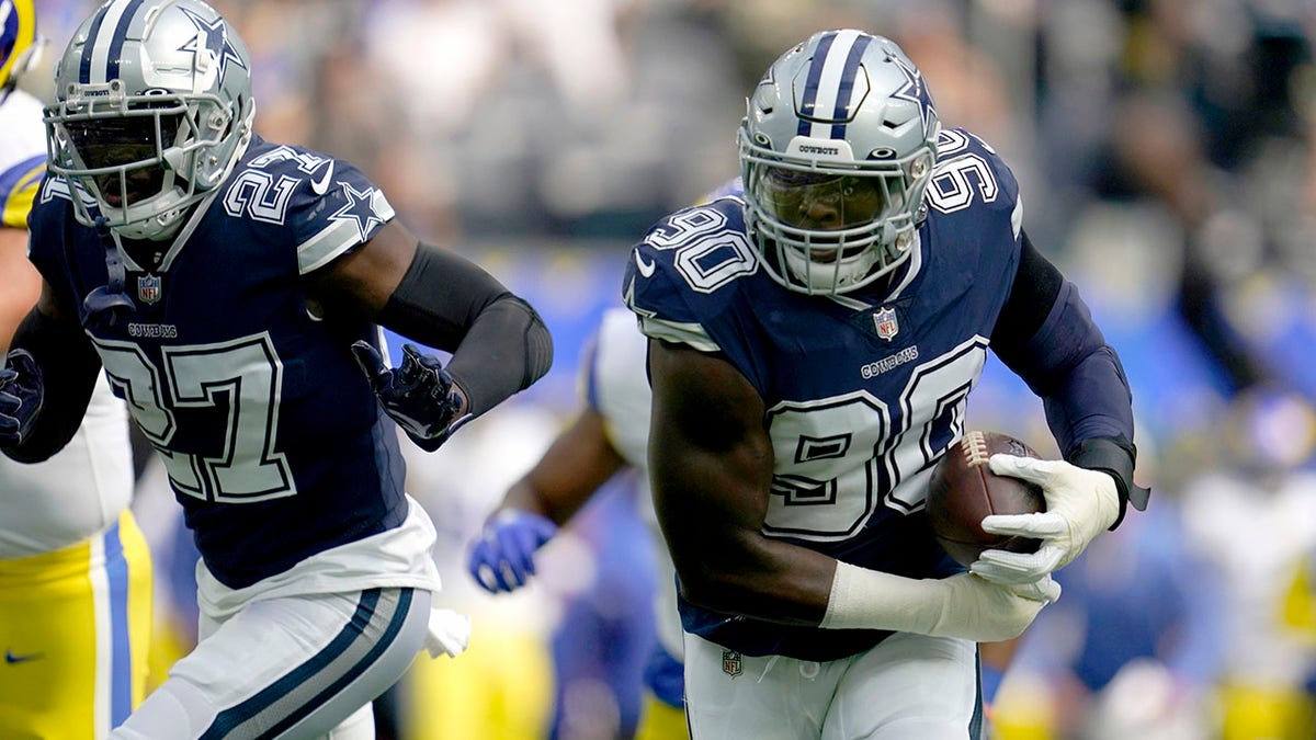 DeMarcus Lawrence runs for a touchdown