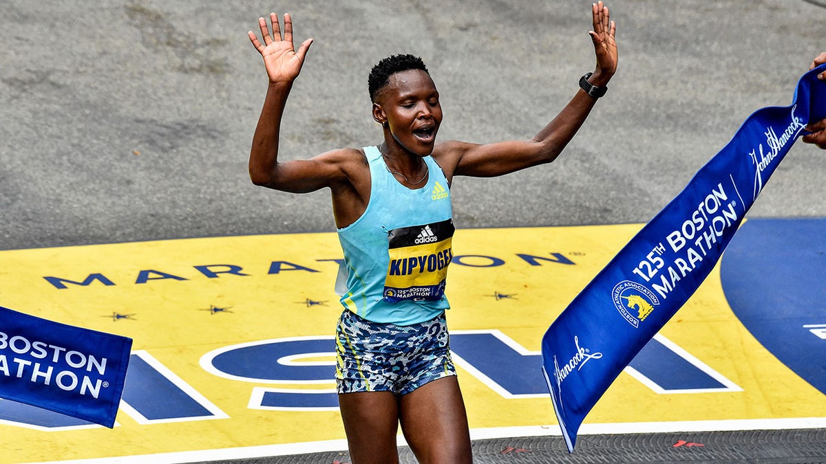 Diana Kipyokei crosses the finish line