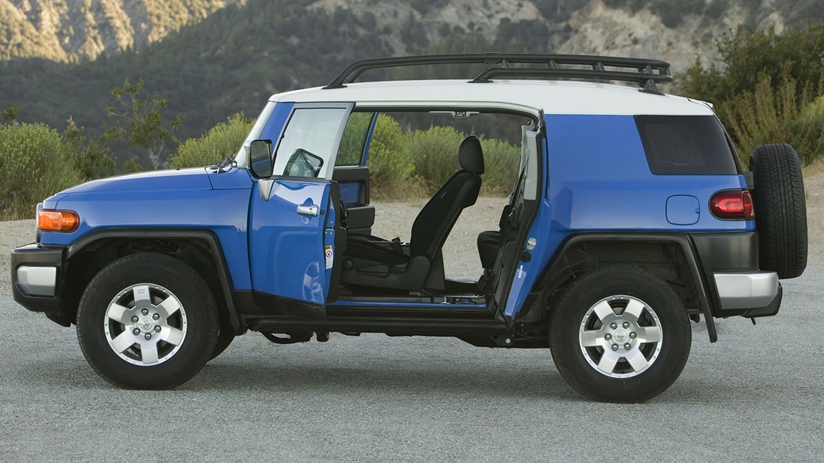 Защита картера Toyota FJ Cruiser (2006-2014) 4,0 - Alfeco купить в Екатеринбурге