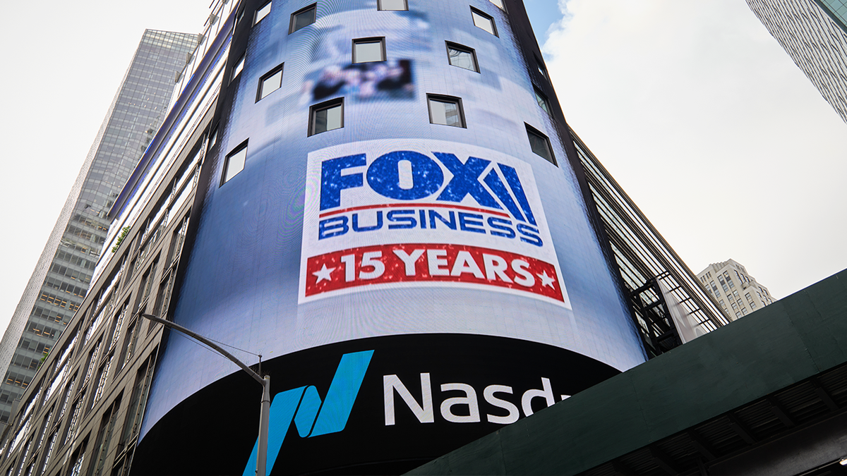 Fox Business Network Celebrates 15th Anniversary By Ringing Iconic ...