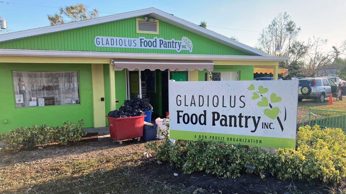 Outdoor view of the Gladiolus Food Pantry building