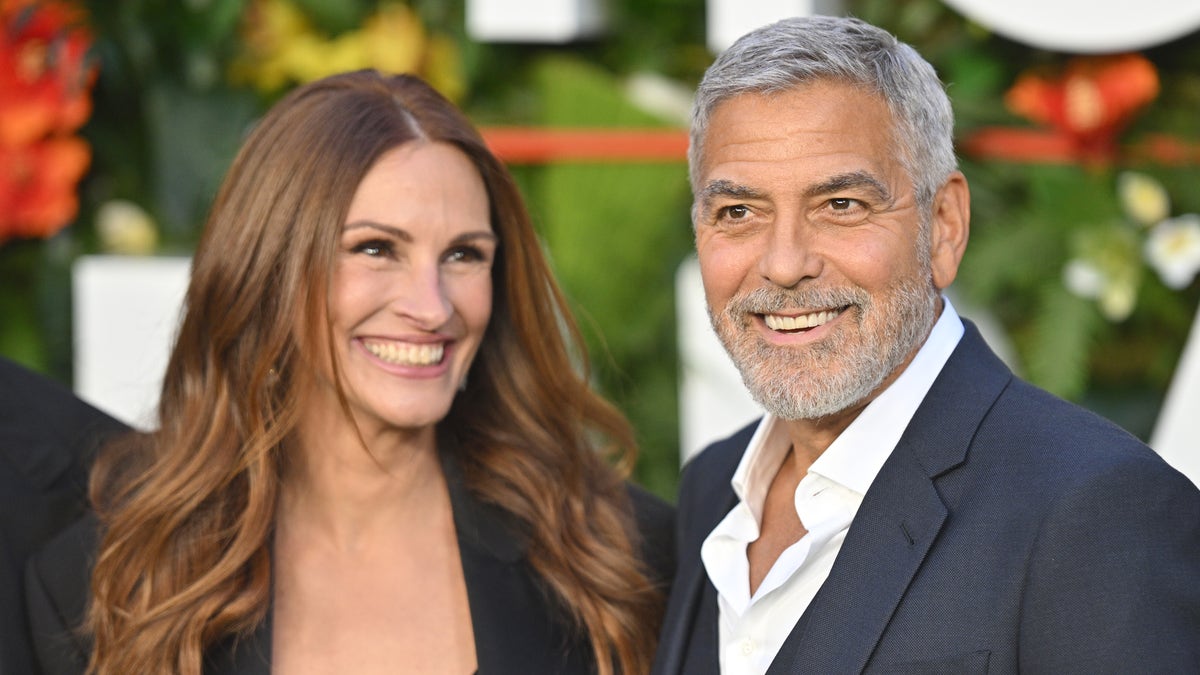 George Clooney and Julia Roberts smile on red carpet