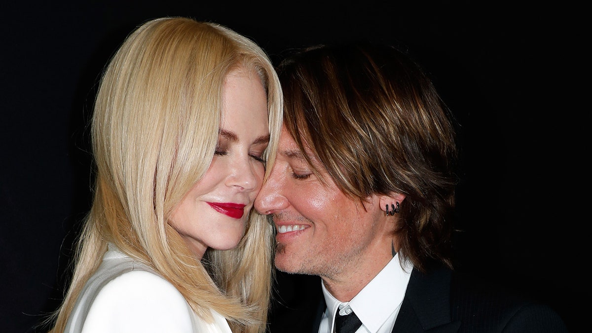 Nicole Kidman and Keith Urban embrace