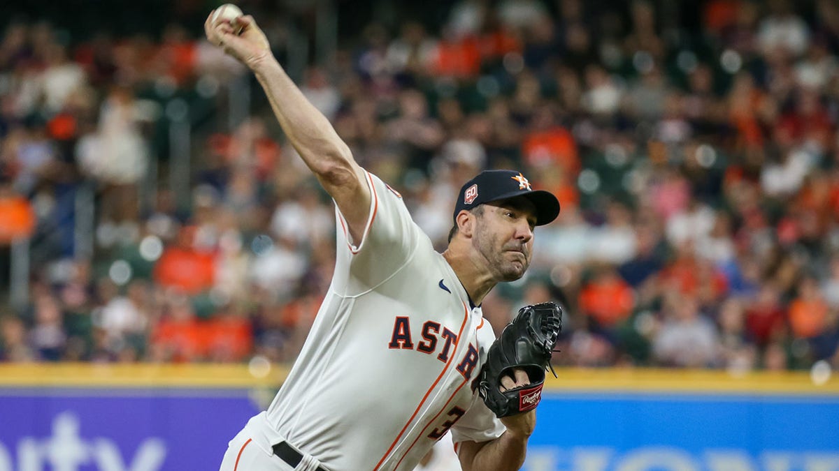 Justin Verlander pitches against the Phillies