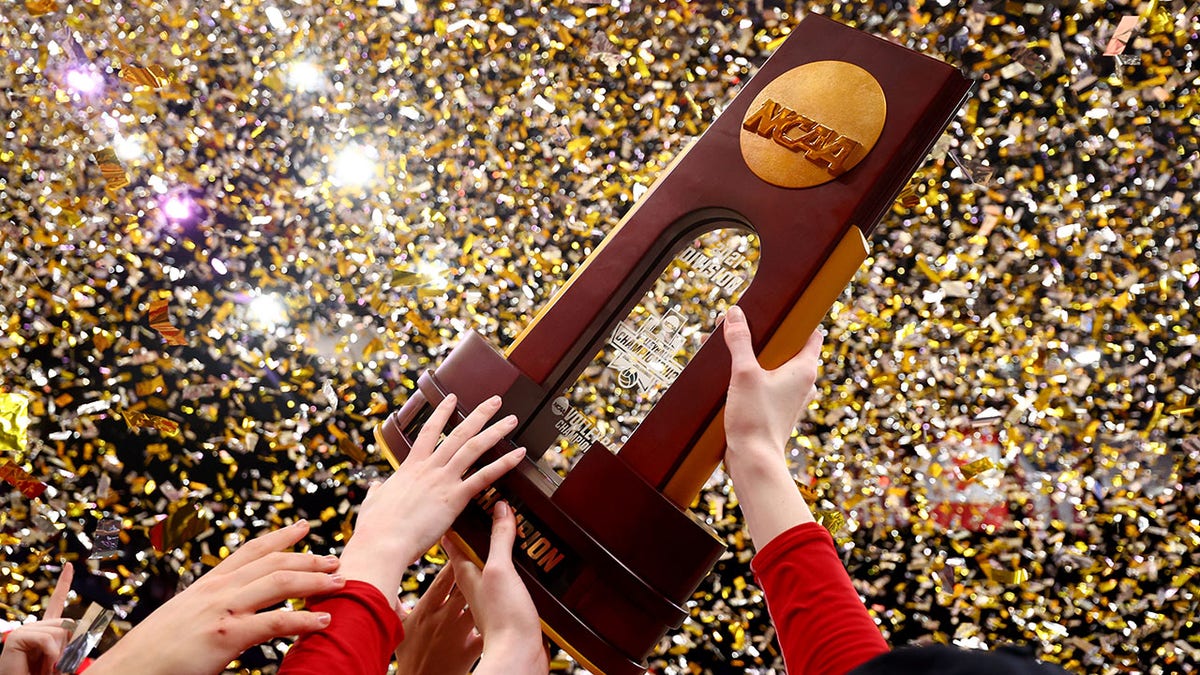 Wisconsin Badgers celebrate winning the Division I Women's Volleyball Championship