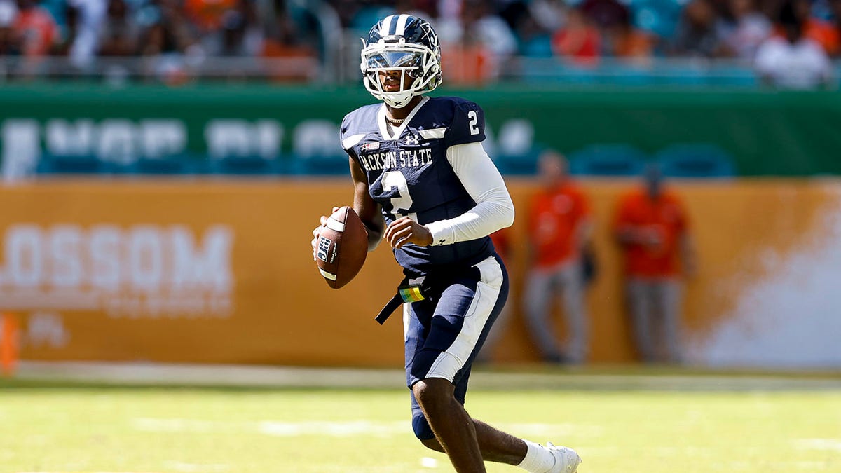 Shedeur Sanders plays against Florida A&M