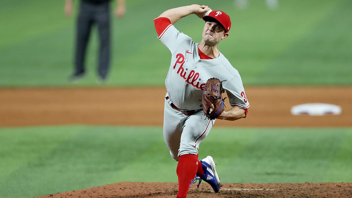 Phillies P David Robertson (calf) hopes to be ready for NLCS - ESPN