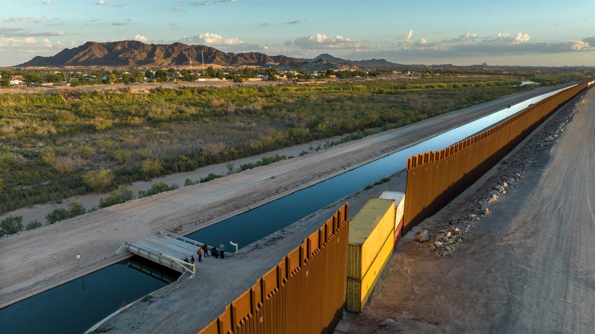 Arizona border container