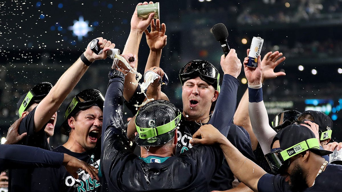 Mariners clinch postseason berth for first time since 2001, snapping  longest MLB playoff drought 