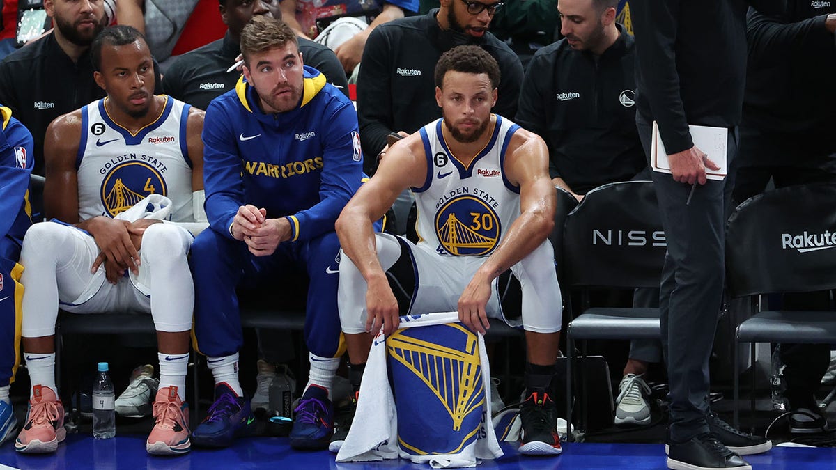 Stephen Curry on the bench during a preseason game