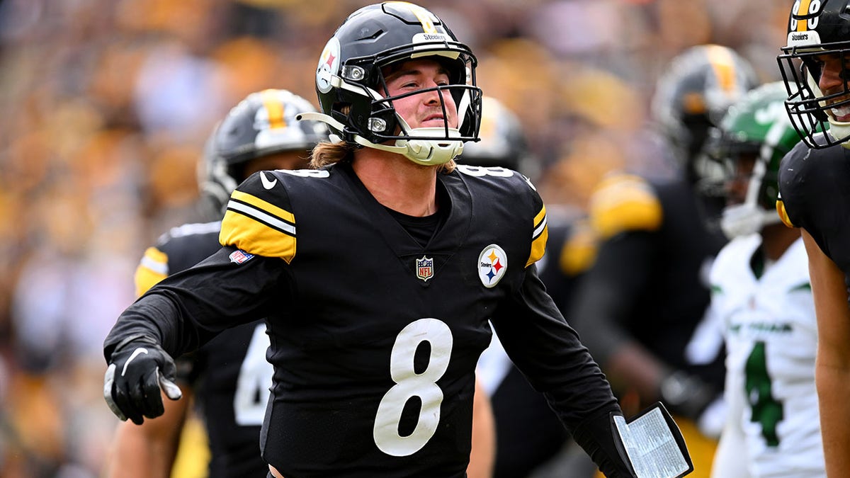 Kenny Pickett after scoring a TD against the Jets