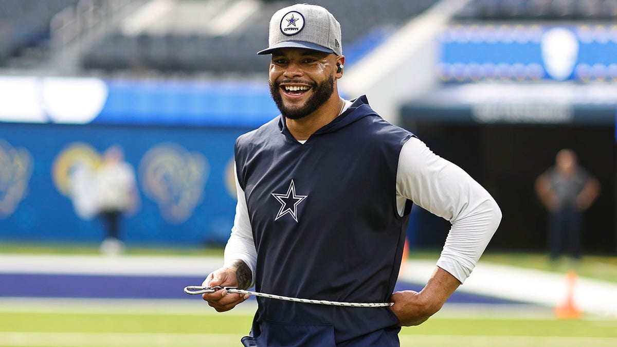Dak Prescott warms before the Cowboys game against the Rams