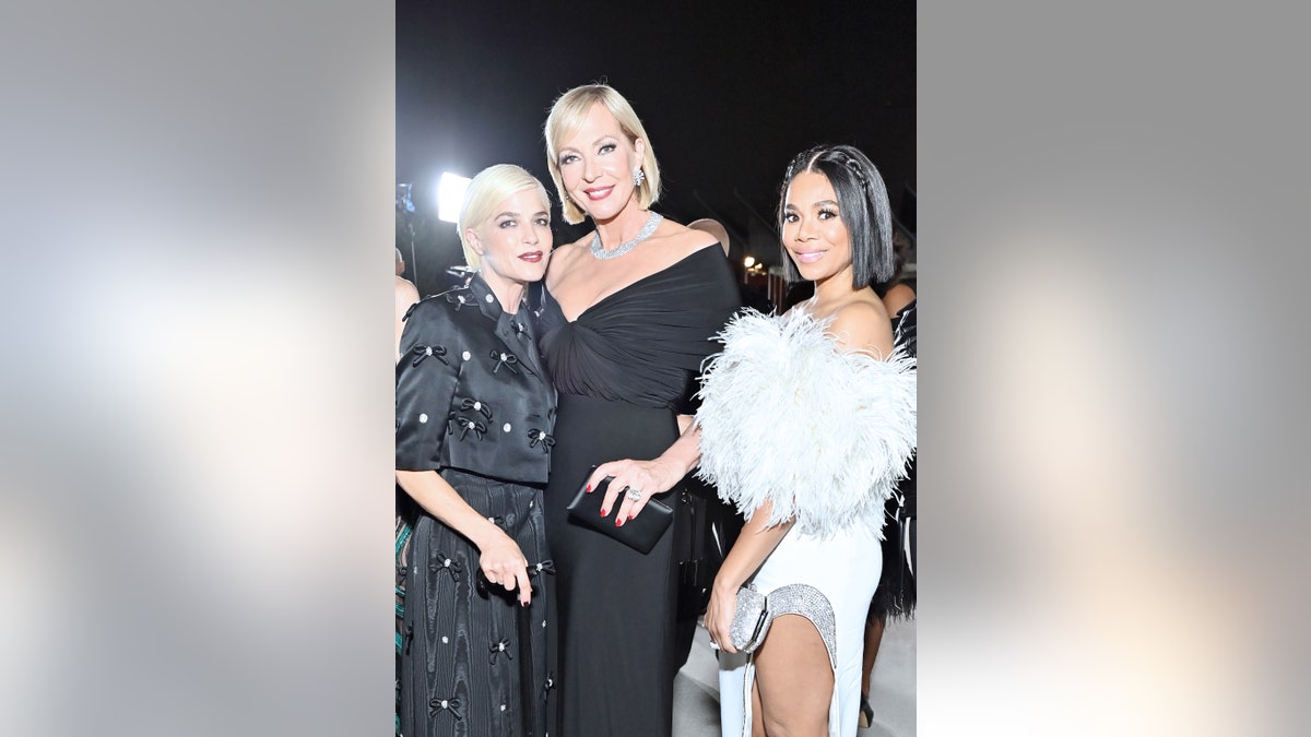 Selma Blair poses with Allison Janney and Regina Hall