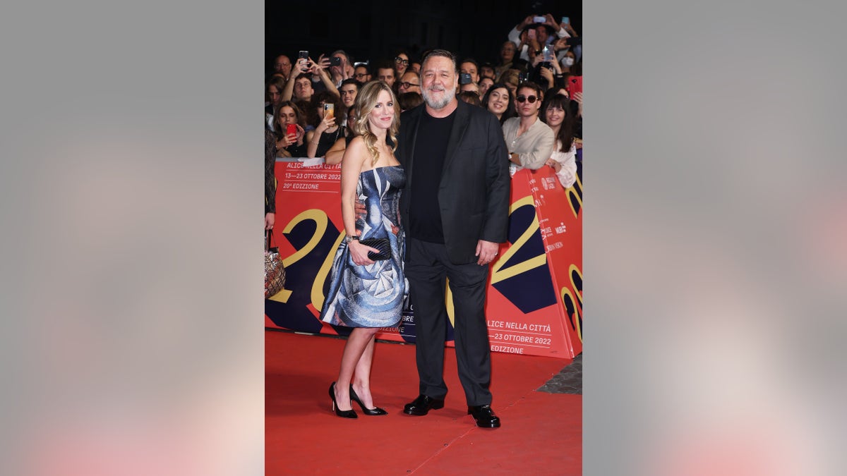 Russell Crowe and Britney Theriot