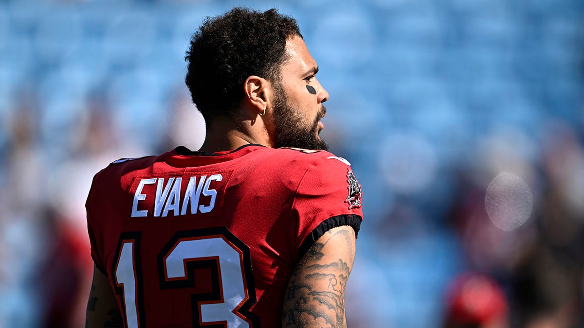 Mike Evans walks on the field ahead a game against the Panthers