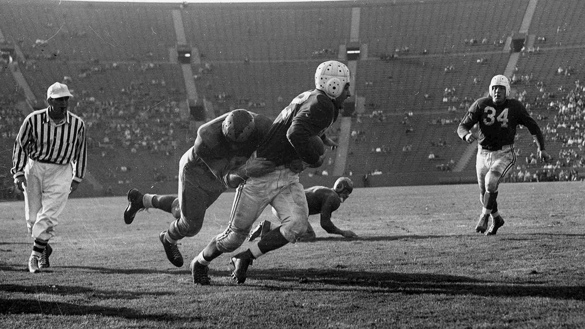 Charley Trippi avoids a tackle in 1948