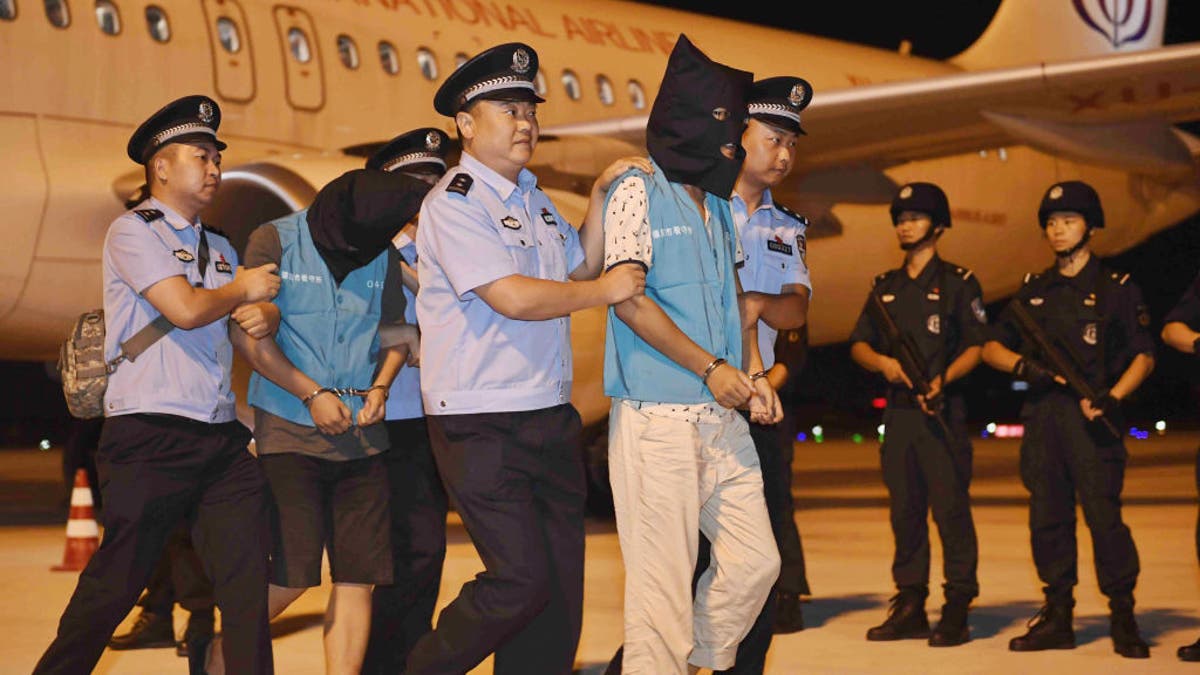 chinese police bring suspects back to china from cambodia
