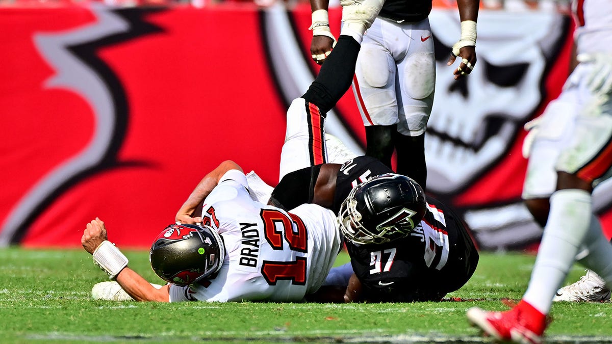 Grady Jarrett sacks Tom Brady