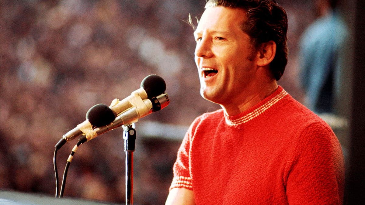 Jerry Lee Lewis on stage