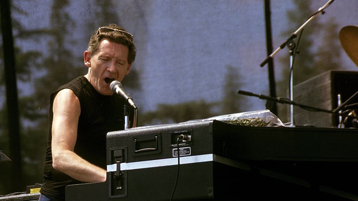 Jerry Lee Lewis plays on stage