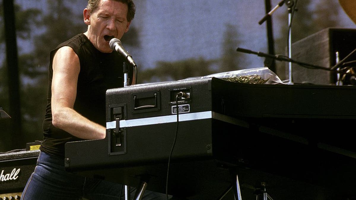 Jerry Lee Lewis plays on stage