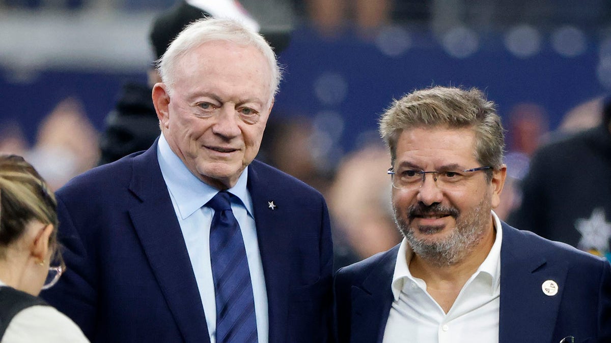 Jerry Jones and Dan Snyder pose for a photo