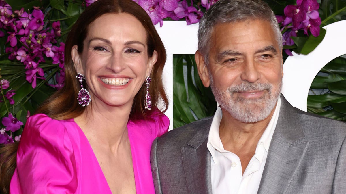 Julia Roberts smiles in a photo with George Clooney