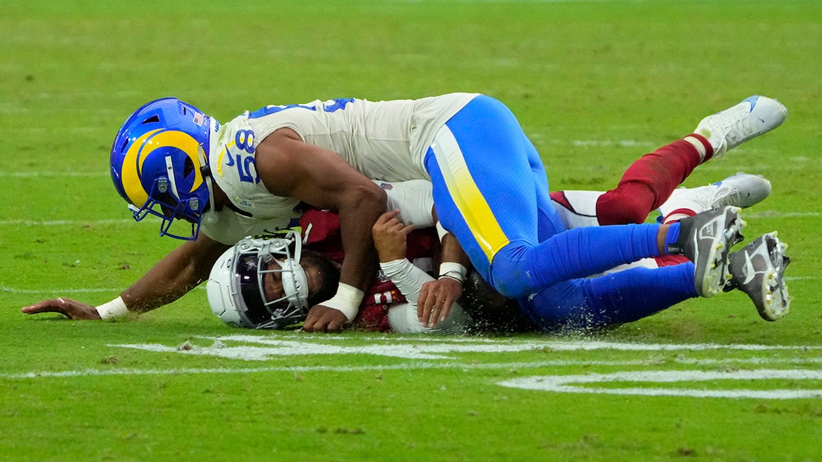 Justin Hollins tackles Kyler Murray