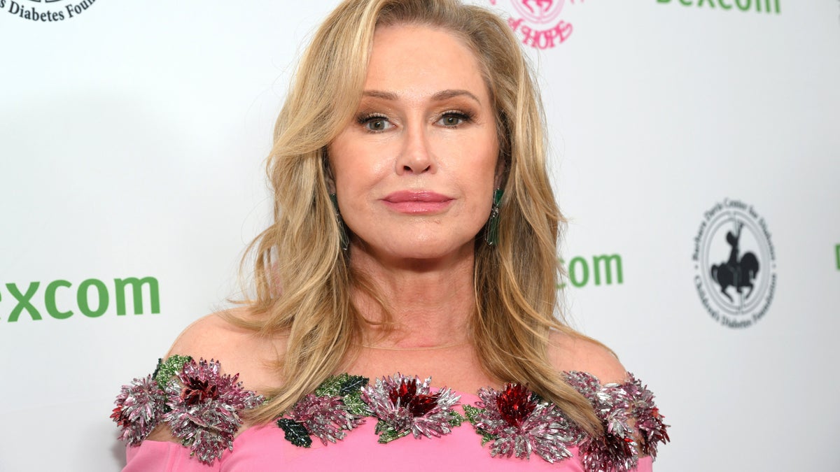 Kathy Hilton at event