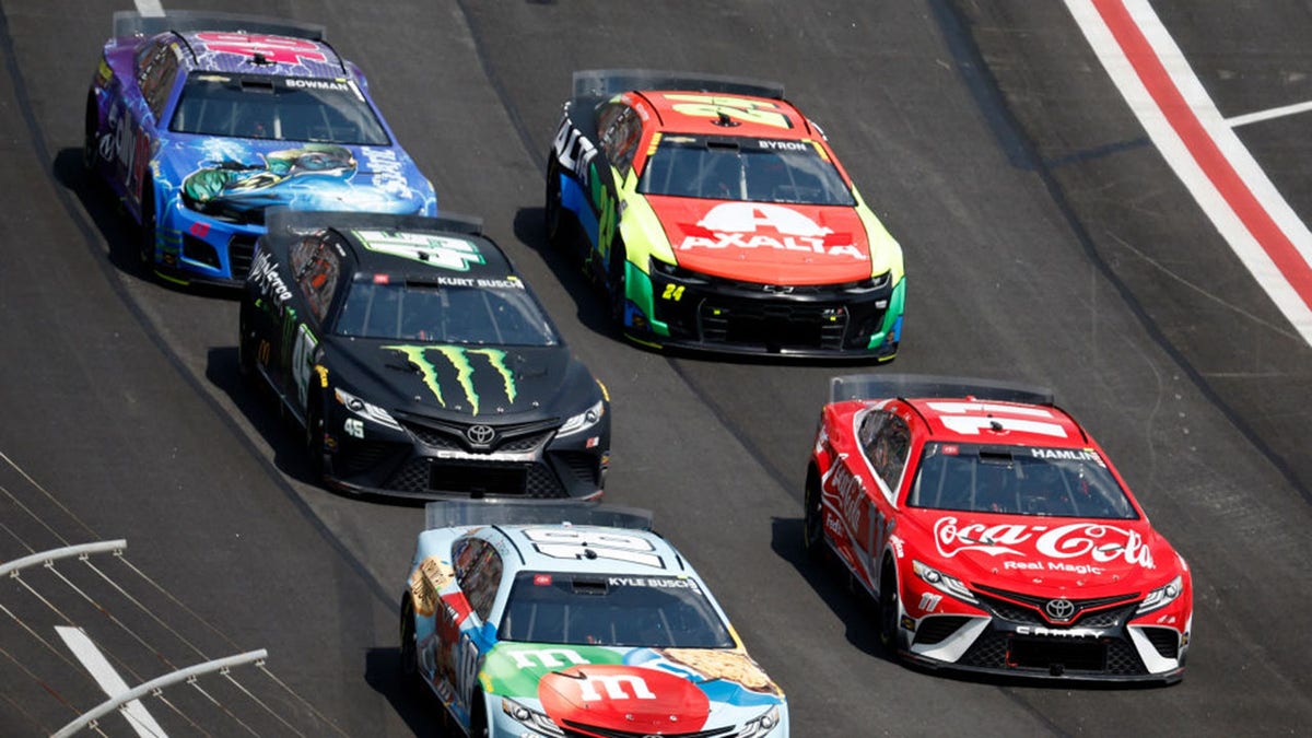 Kyle Busch drives at Atlanta Motor Speedway 