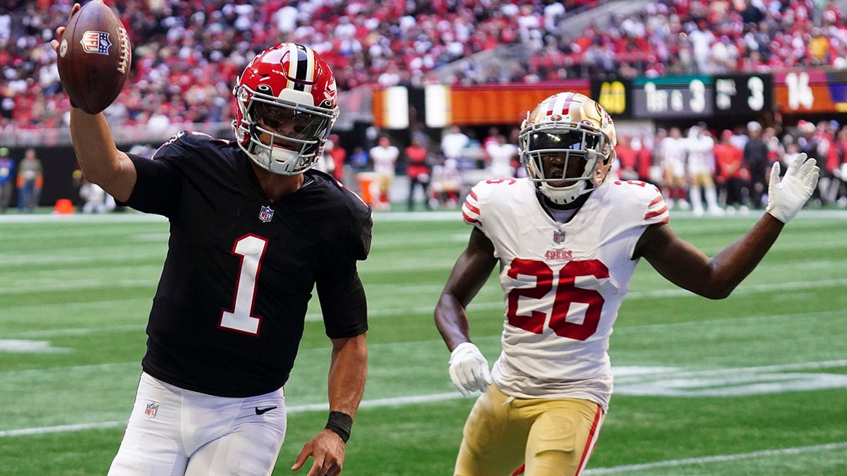 EAST RUTHERFORD, NJ - AUGUST 22: Atlanta Falcons quarterback Marcus Mariota  (1) during warm up prior to the National Football League game between the  New York Jets and the Atlanta Falcons on