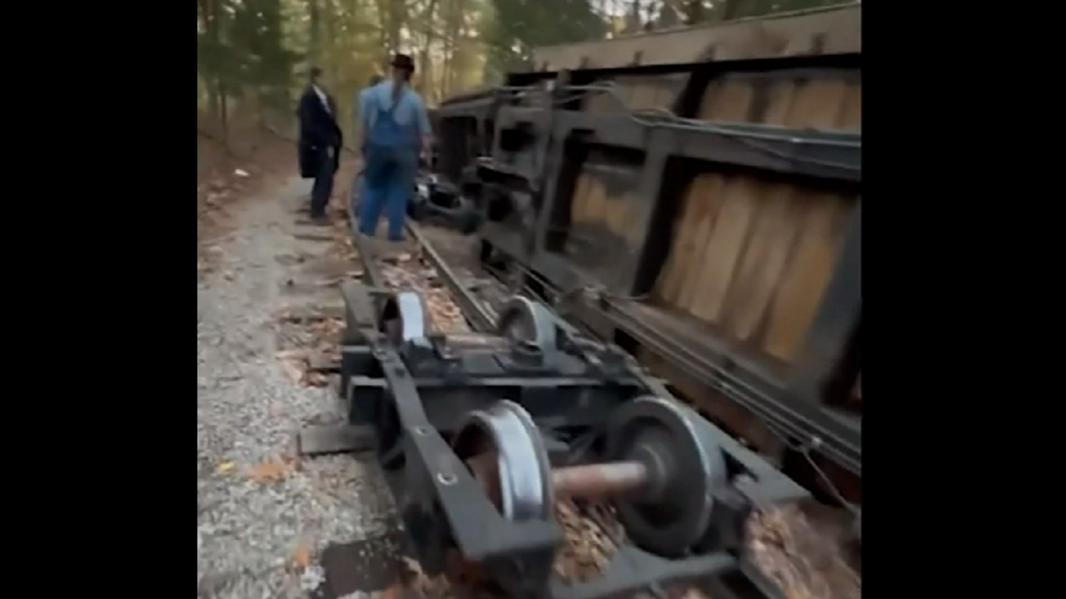 Missouri train ride derailment at amusement park