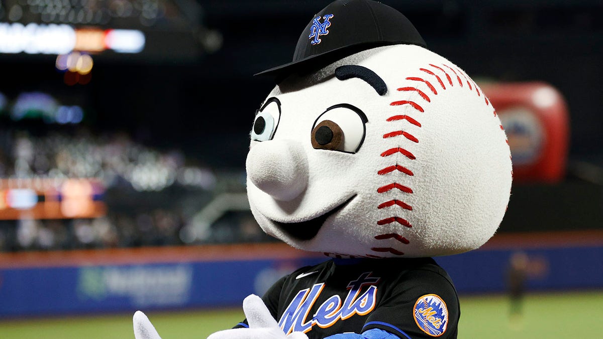 Timmy Trumpet, attending his first baseball game ever, declares himself ' Mets fan for life