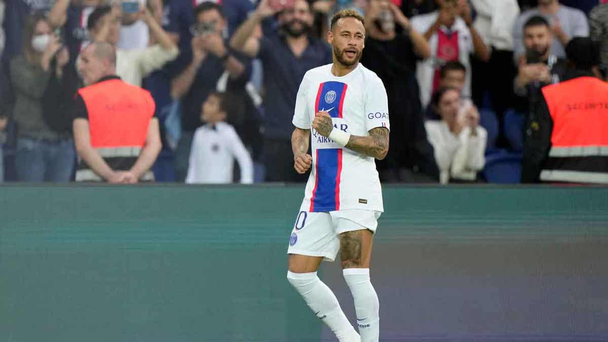 neymar playing soccer