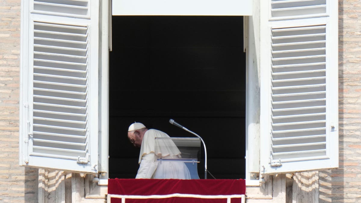 The Pope leaving the podium after prayer