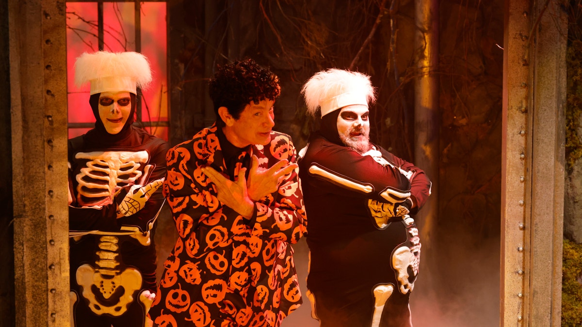 Tom Hanks reprises SNL Halloween character David S. Pumpkins